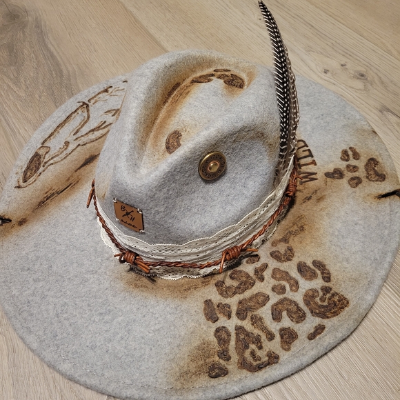 Stylish "WILD SOUL" Rancher - Picture 2 of 5